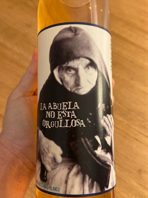 La Abuela No Está Orgullosa